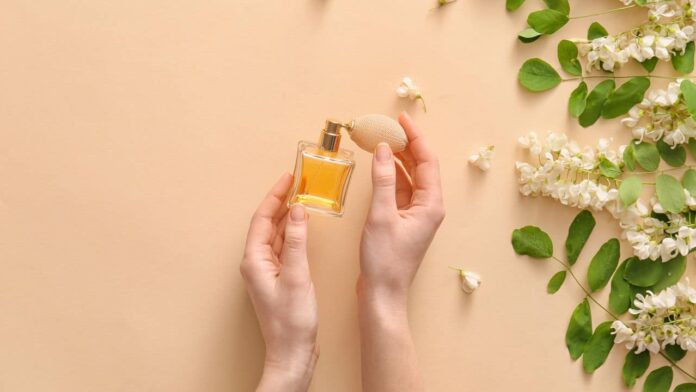 perfumes-femininos-abaixo-de-us-$-100-que-sao-bem-sucedidos-entre-as-mulheres-+60 perfumes-femininos-abaixo-de-us-$-100-que-sao-bem-sucedidos-entre-as-mulheres-+60