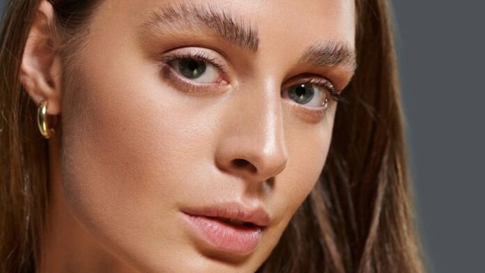 maquiagem-que-valoriza-o-bronzeado-e-garante-brilho-perfeito-no-verao maquiagem-que-valoriza-o-bronzeado-e-garante-brilho-perfeito-no-verao