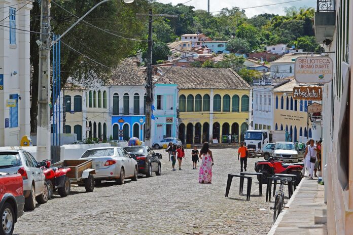 a-cidade-da-bahia-atrai-turistas-com-seu-charme-e-se-torna-um-destino-imperdivel a-cidade-da-bahia-atrai-turistas-com-seu-charme-e-se-torna-um-destino-imperdivel