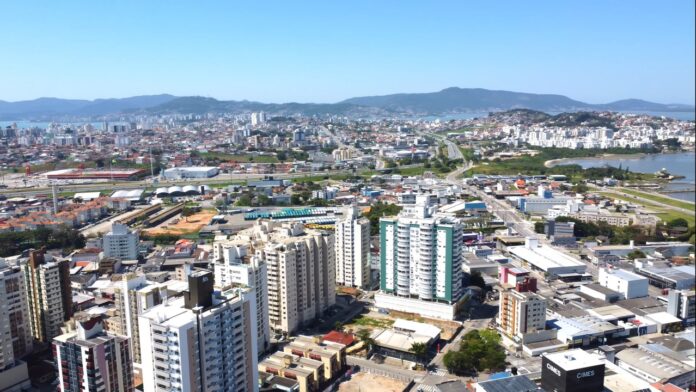 esta-cidade-vizinha-a-florianopolis-virou-uma-potencia-economica-e-quase-ninguem-percebeu esta-cidade-vizinha-a-florianopolis-virou-uma-potencia-economica-e-quase-ninguem-percebeu