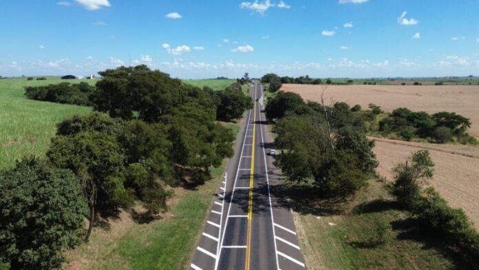 sao-paulo-investe-r$-1,2-bilhao-em-obras-e-renova-quase-700-km-de-rodovias-no-estado,-melhorando-a-ligacao-entre sao-paulo-investe-r$-1,2-bilhao-em-obras-e-renova-quase-700-km-de-rodovias-no-estado,-melhorando-a-ligacao-entre